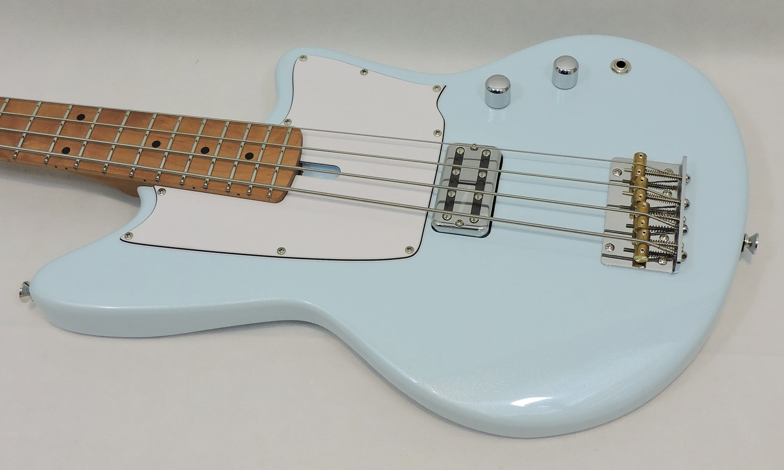 Ashdown Capri Short Scale 'Roasted Series' Bass, Sparkle Ice Blue