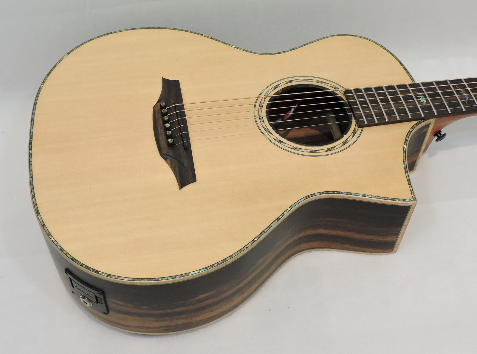 Bromo BAR5CE Rocky Mountain Series Electro-Acoustic. All Solid