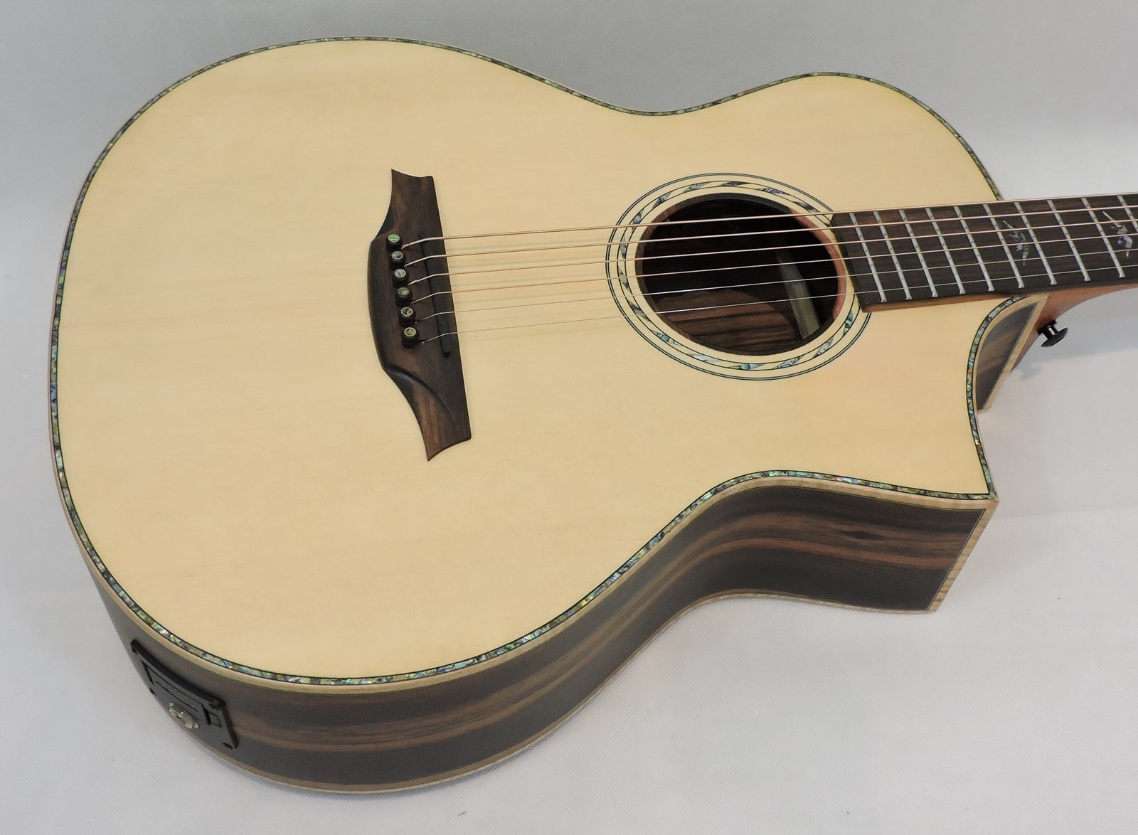 Bromo BAR5CE Rocky Mountain Series Electro-Acoustic. All Solid