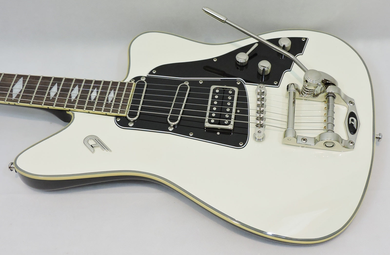 Duesenberg Paloma. White