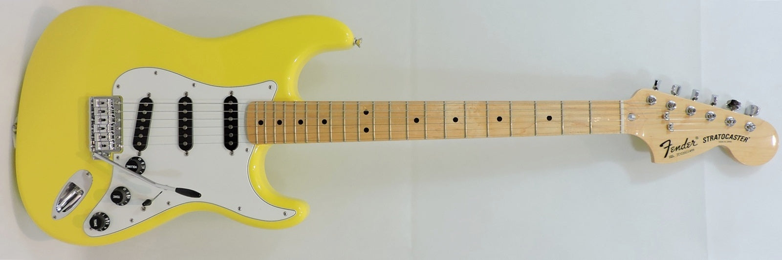 Fender MIJ Limited International Colour Stratocaster®. Monaco Yellow