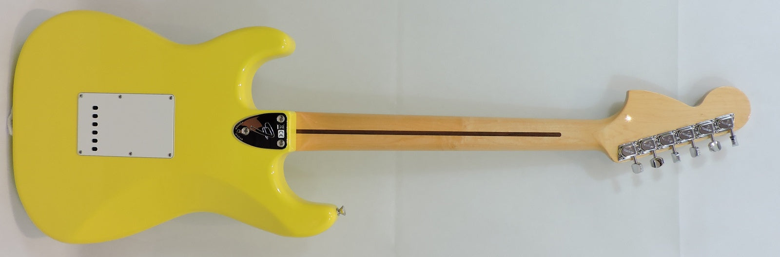 Fender MIJ Limited International Colour Stratocaster®. Monaco Yellow