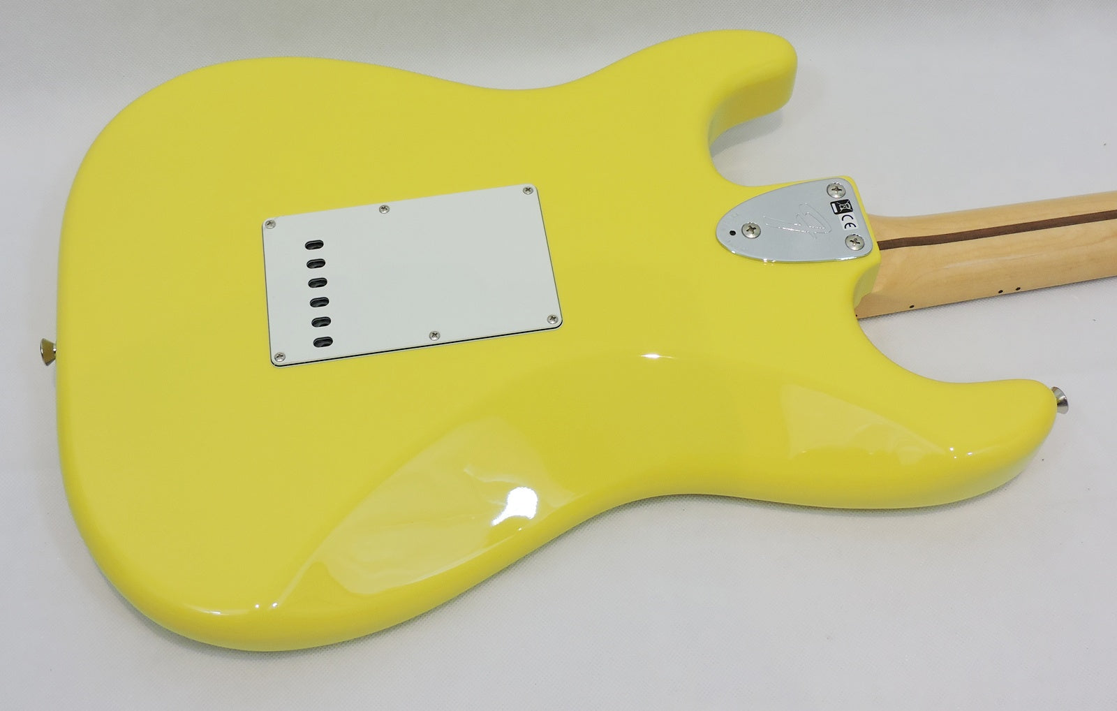 Fender MIJ Limited International Colour Stratocaster®. Monaco Yellow