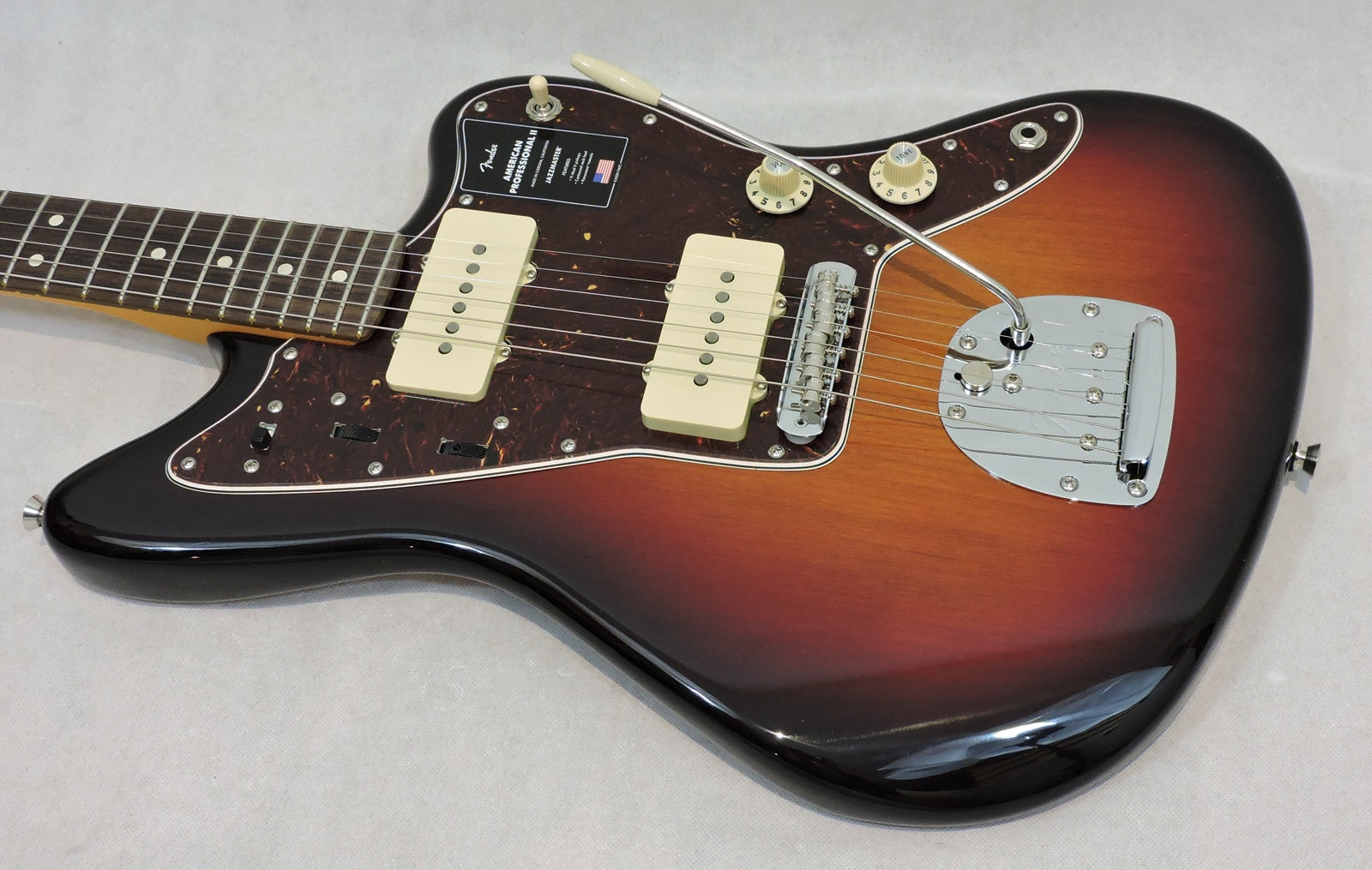 Fender Professional II Jazzmaster. 3-Colour Sunburst