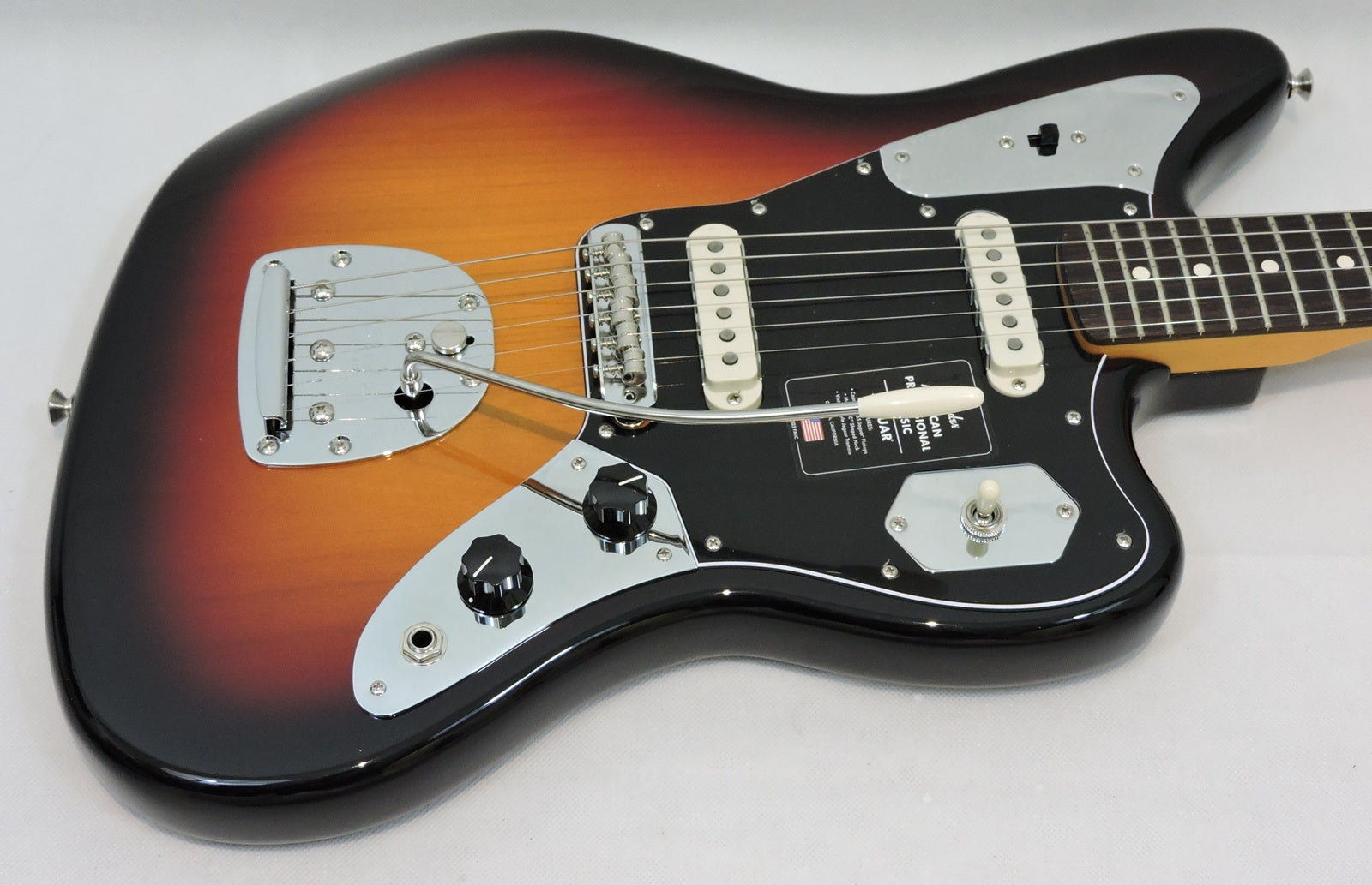 Fender American Professional Classic Jaguar, 3-Color Sunburst
