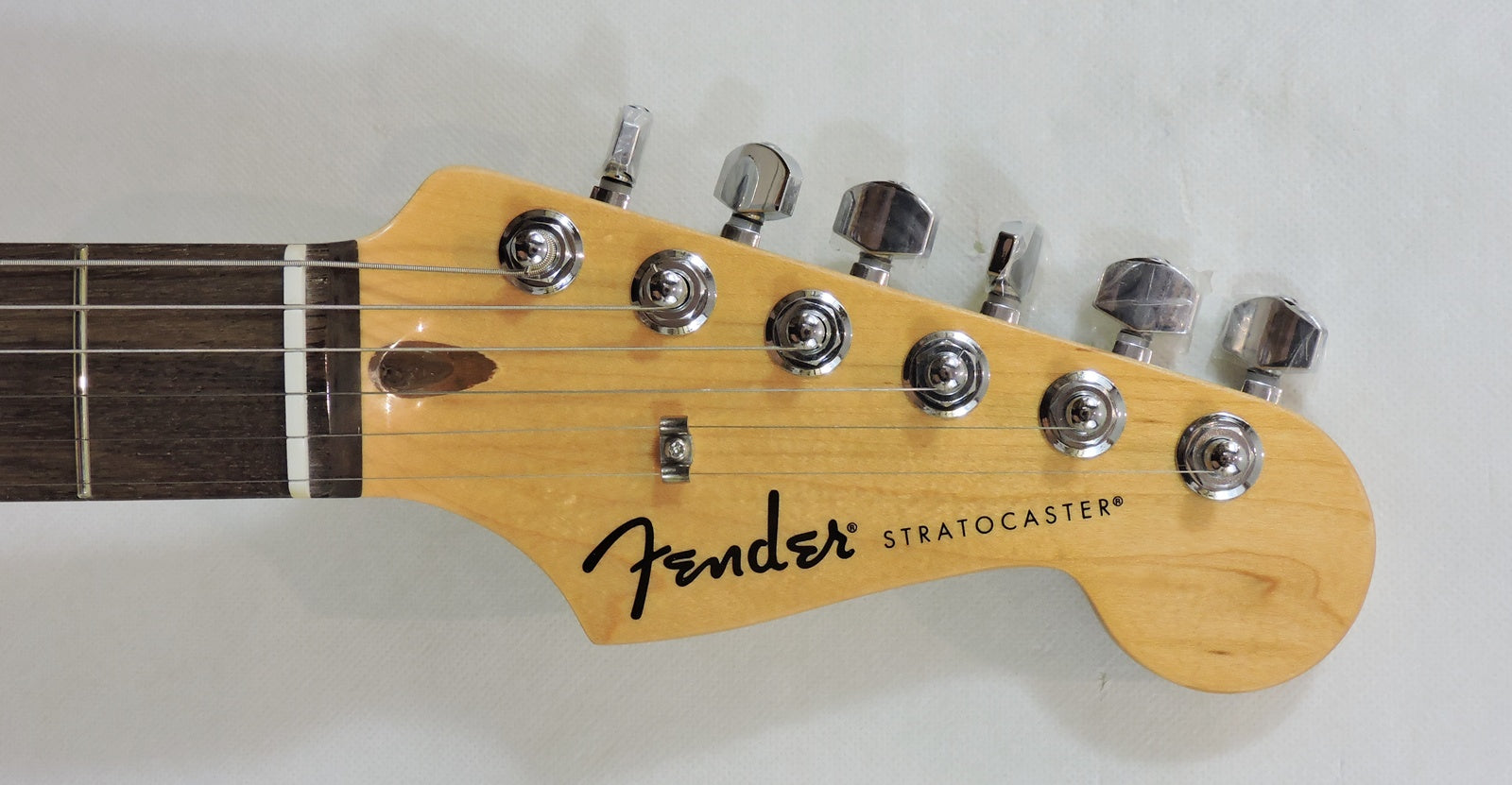 Fender Standard Stratocaster, Laurel Fingerboard, White Pickguard, Aqua Marine Metallic