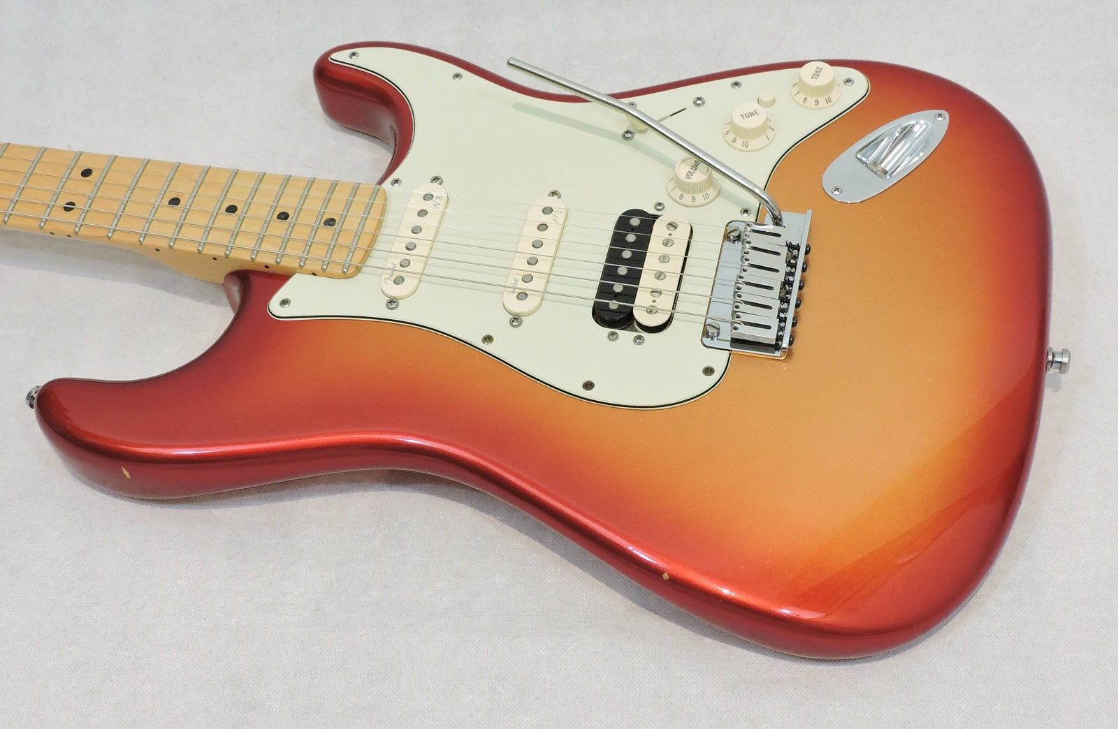 Fender American Deluxe Stratocaster HSS Shawbucker™. Sunset Metallic - Used