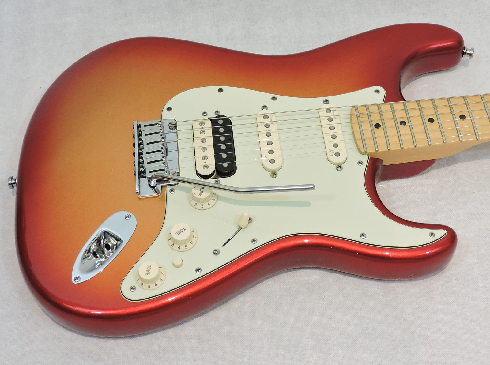 Fender American Deluxe Stratocaster HSS Shawbucker™. Sunset Metallic - Used