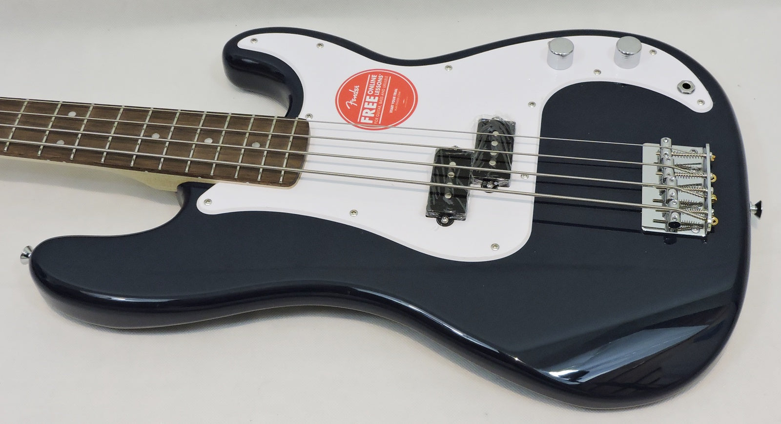 Squier Sonic® Precision Bass®, Laurel Fingerboard, White Pickguard, Midnight Blue