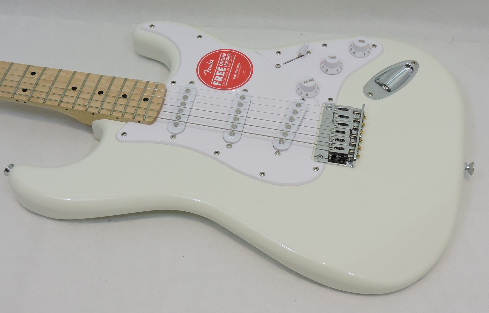 Squier Sonic™ Stratocaster® HT. Arctic White MN