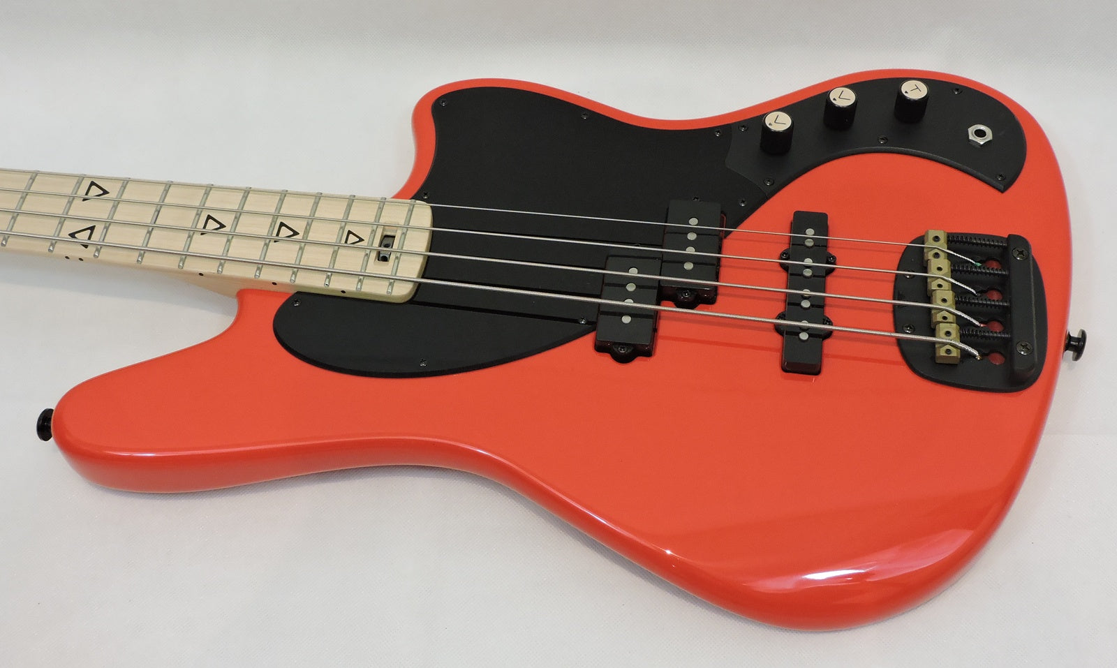 Valiant Jupiter Bass, Lipstick Red Gloss