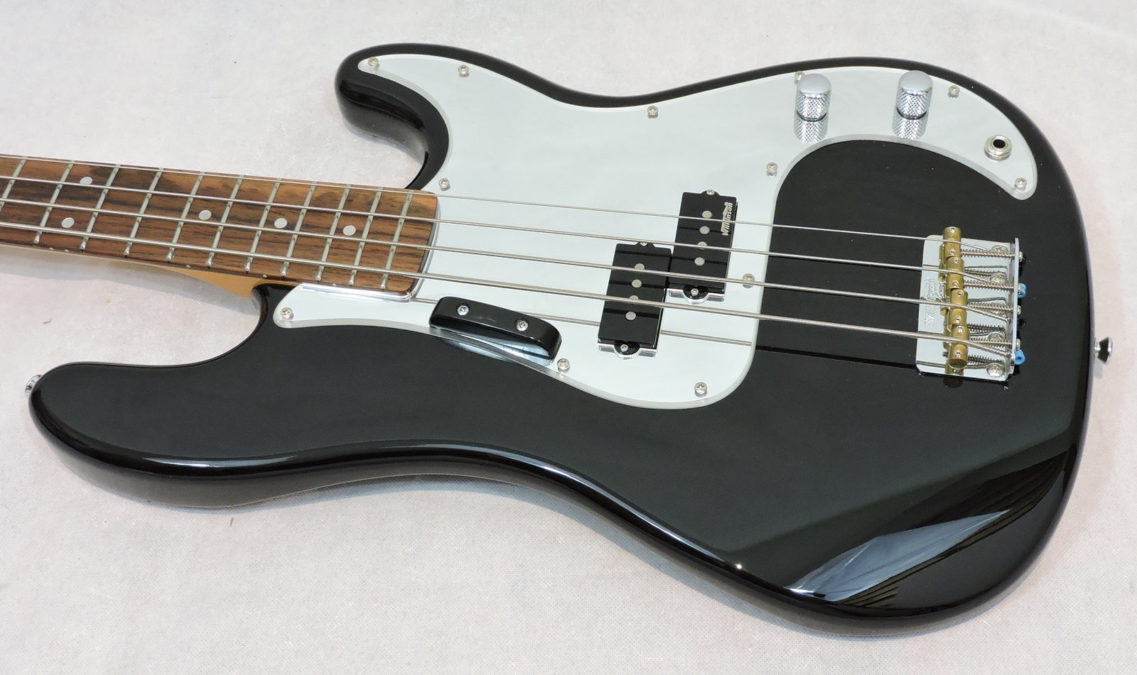 Vintage V4 ReIssued Bass Guitar Rocker Black Mirror Scratchplate