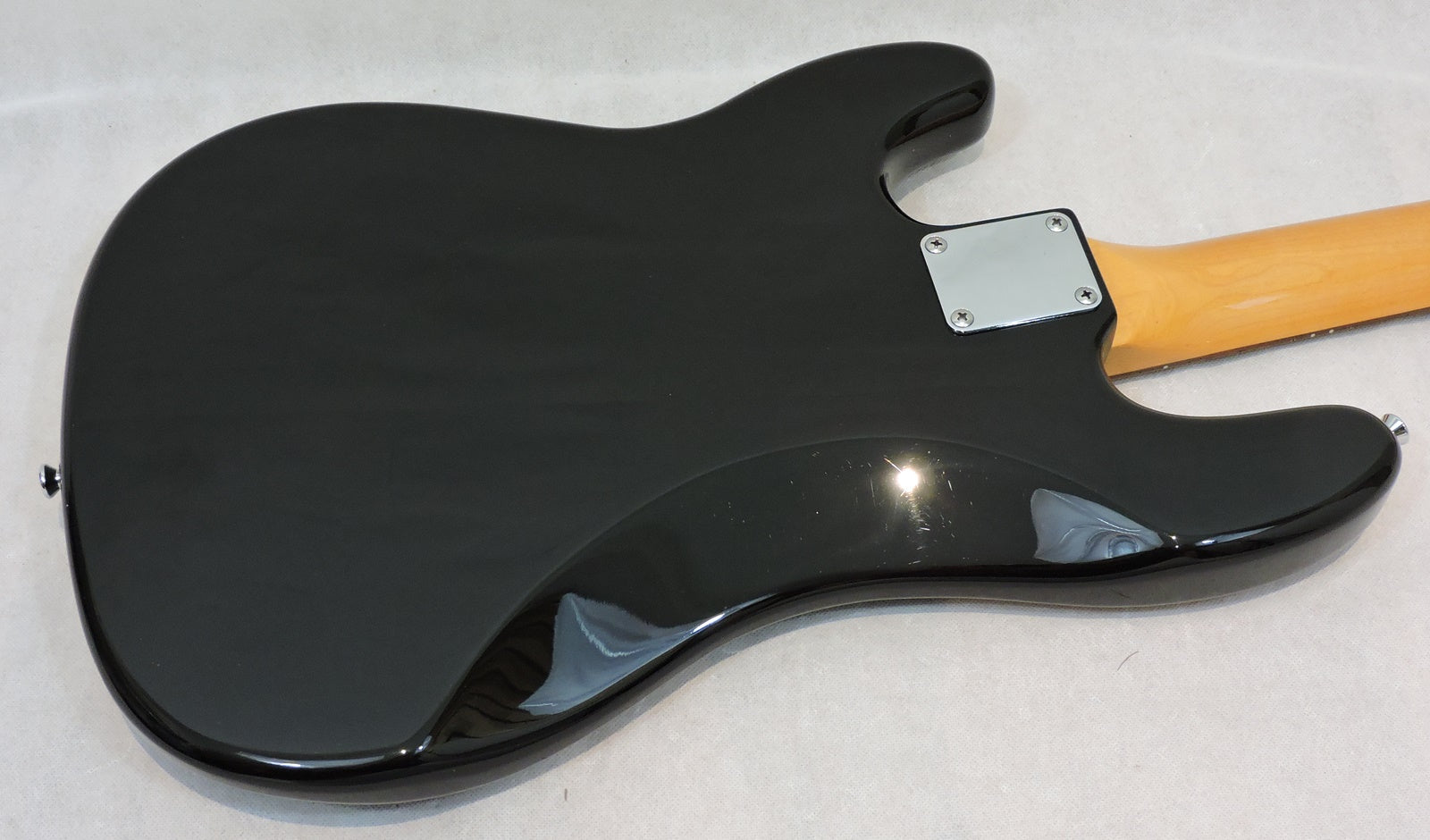 Vintage V4 ReIssued Bass Guitar Rocker Black Mirror Scratchplate