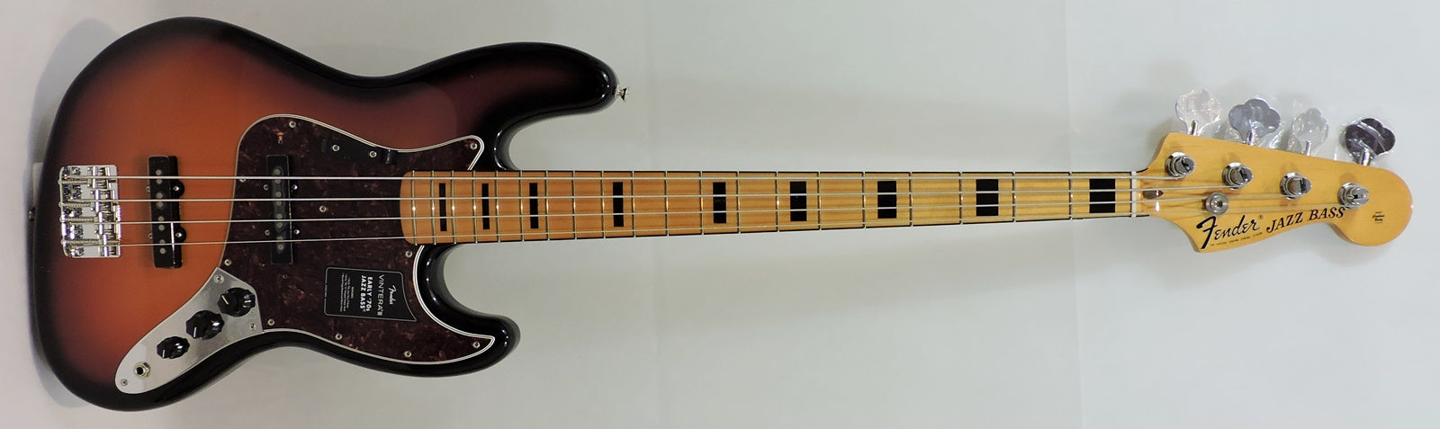 Fender Vintera® III Early '70s Jazz Bass, Rosewood Fingerboard, 3-Color Sunburst