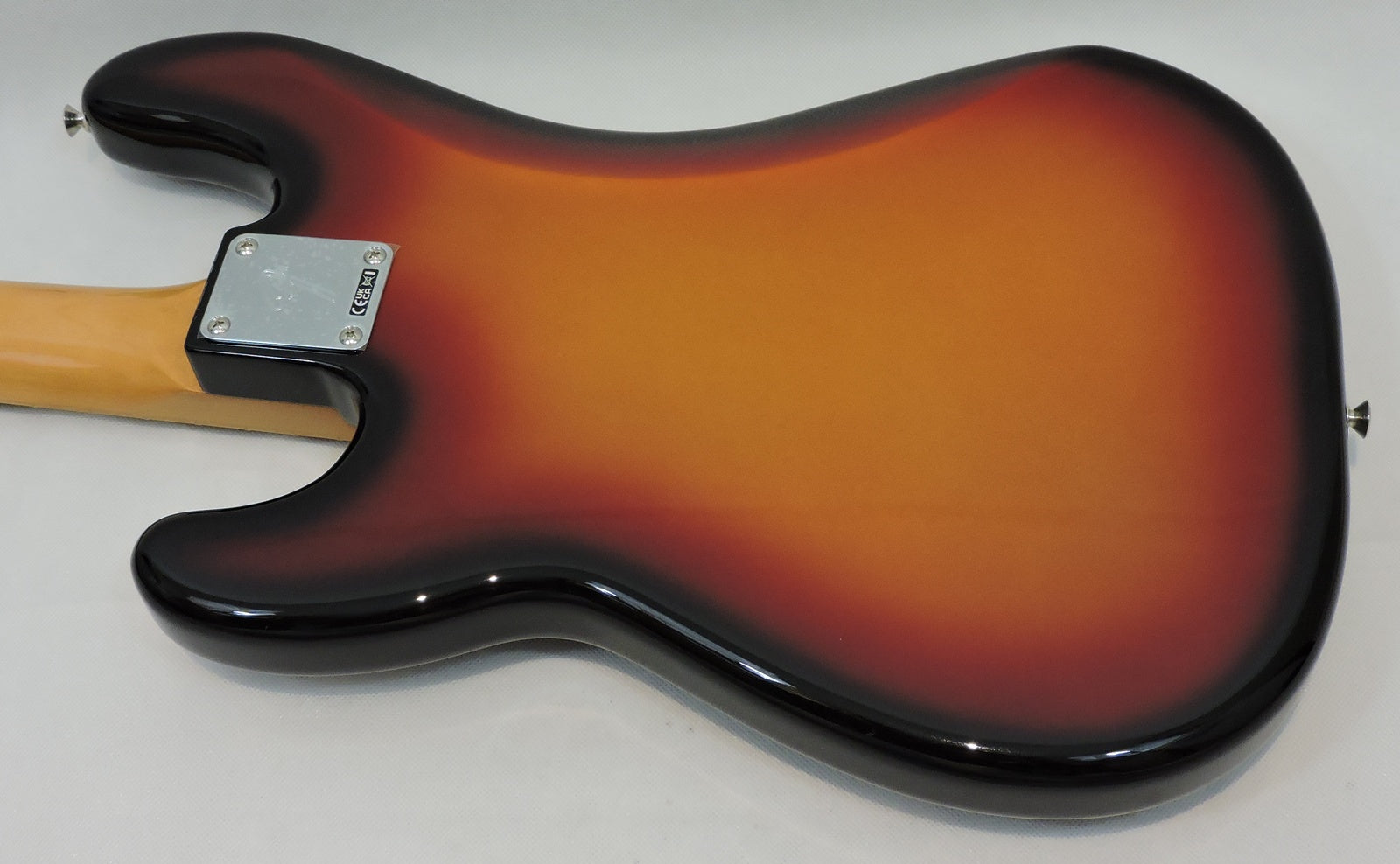 Fender Vintera® III Late '60s Precision Bass®, Maple Fingerboard, 3-Color Sunburst