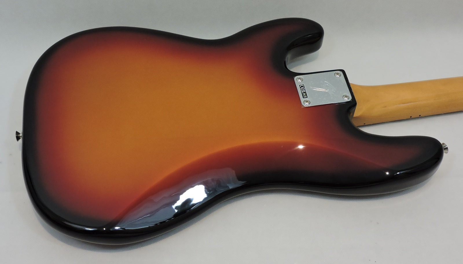 Fender Vintera® III Late '60s Precision Bass®, Maple Fingerboard, 3-Color Sunburst