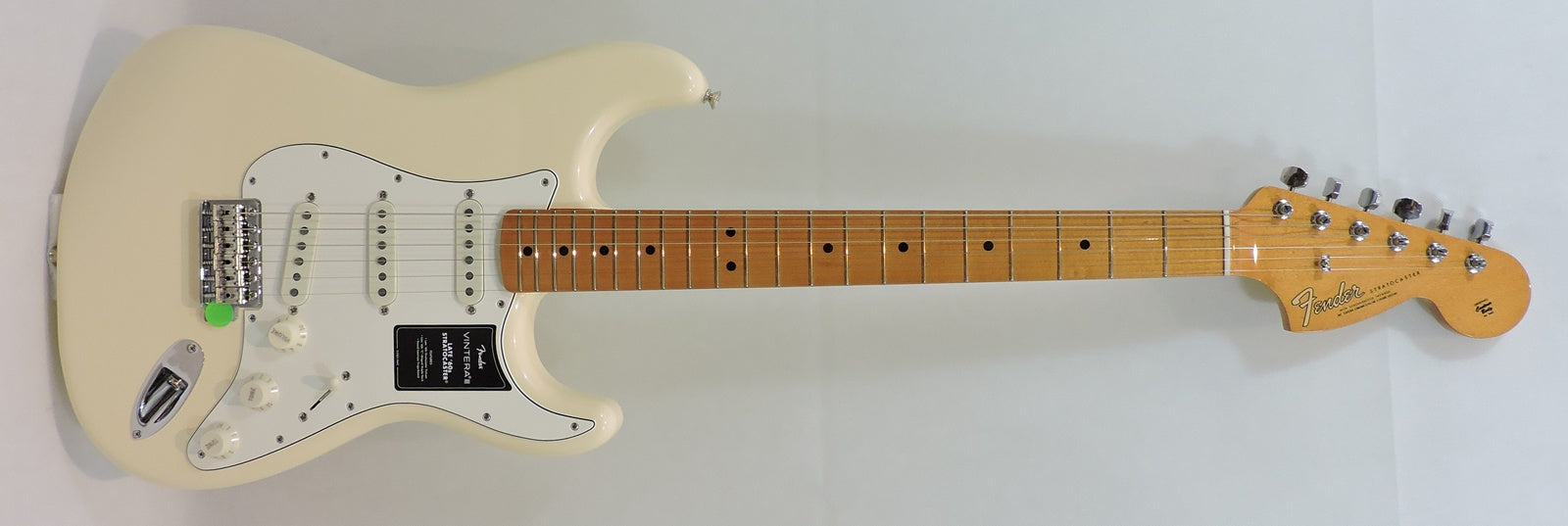Fender Vintera® III Late '60s Stratocaster®, Maple Fingerboard, Olympic White