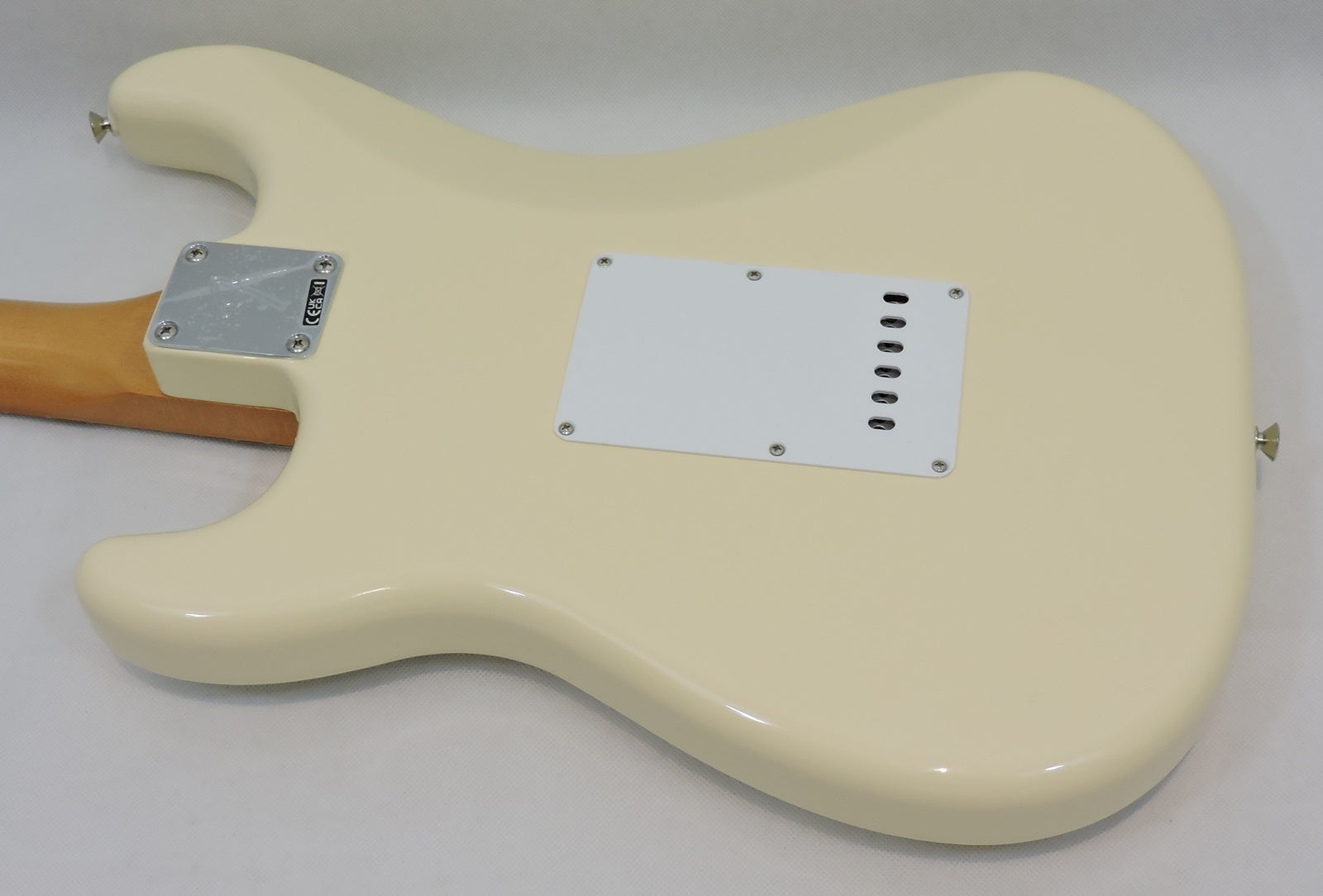 Fender Vintera® III Late '60s Stratocaster®, Maple Fingerboard, Olympic White
