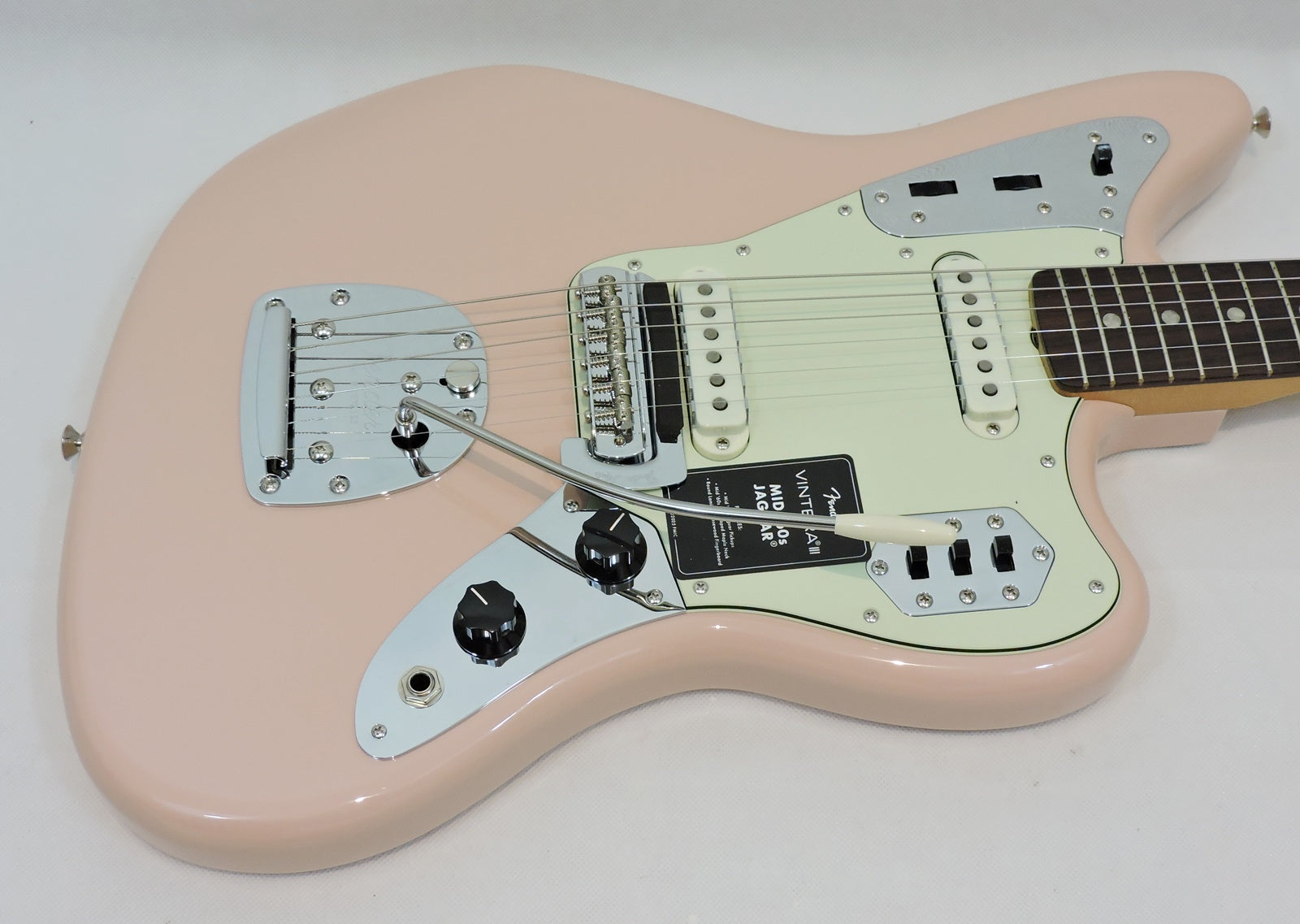 Fender Vintera® III Mid '60s Jaguar®, Rosewood Fingerboard, Shell Pink