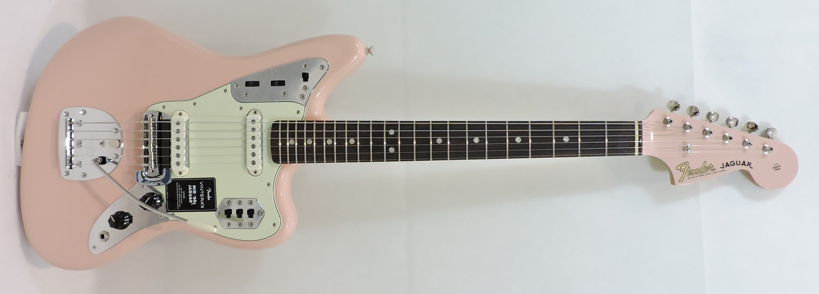 Fender Vintera® III Mid '60s Jaguar®, Rosewood Fingerboard, Shell Pink