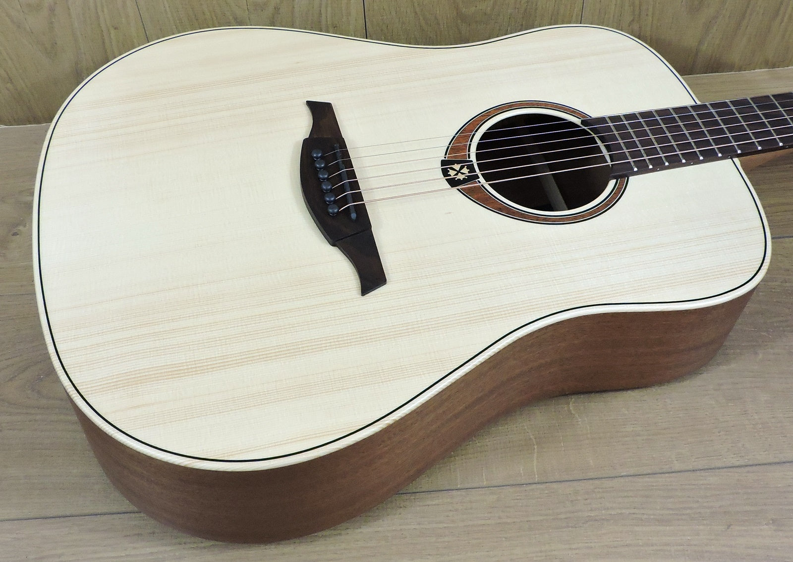 Lag TRAMONTANE 70 TL70D Left Handed Acoustic Guitar