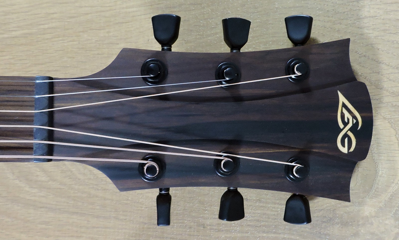 Lag TRAMONTANE 70 TL70D Left Handed Acoustic Guitar