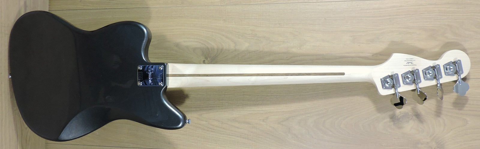 Squier Affinity Series Jaguar Bass H. Charcoal Frost Metallic