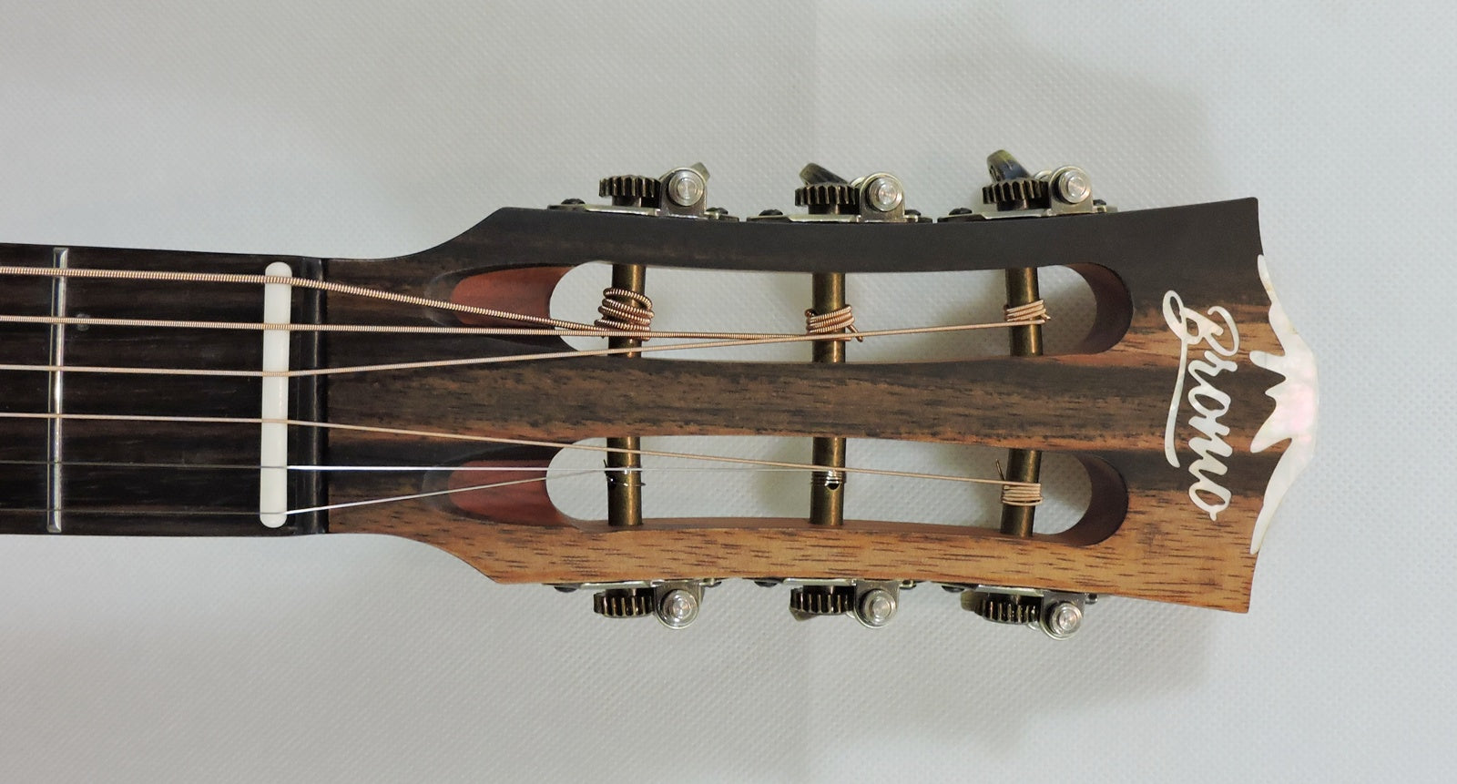 Bromo BAR6E Parlour Guitar. All Solid – Langley Guitar Centre