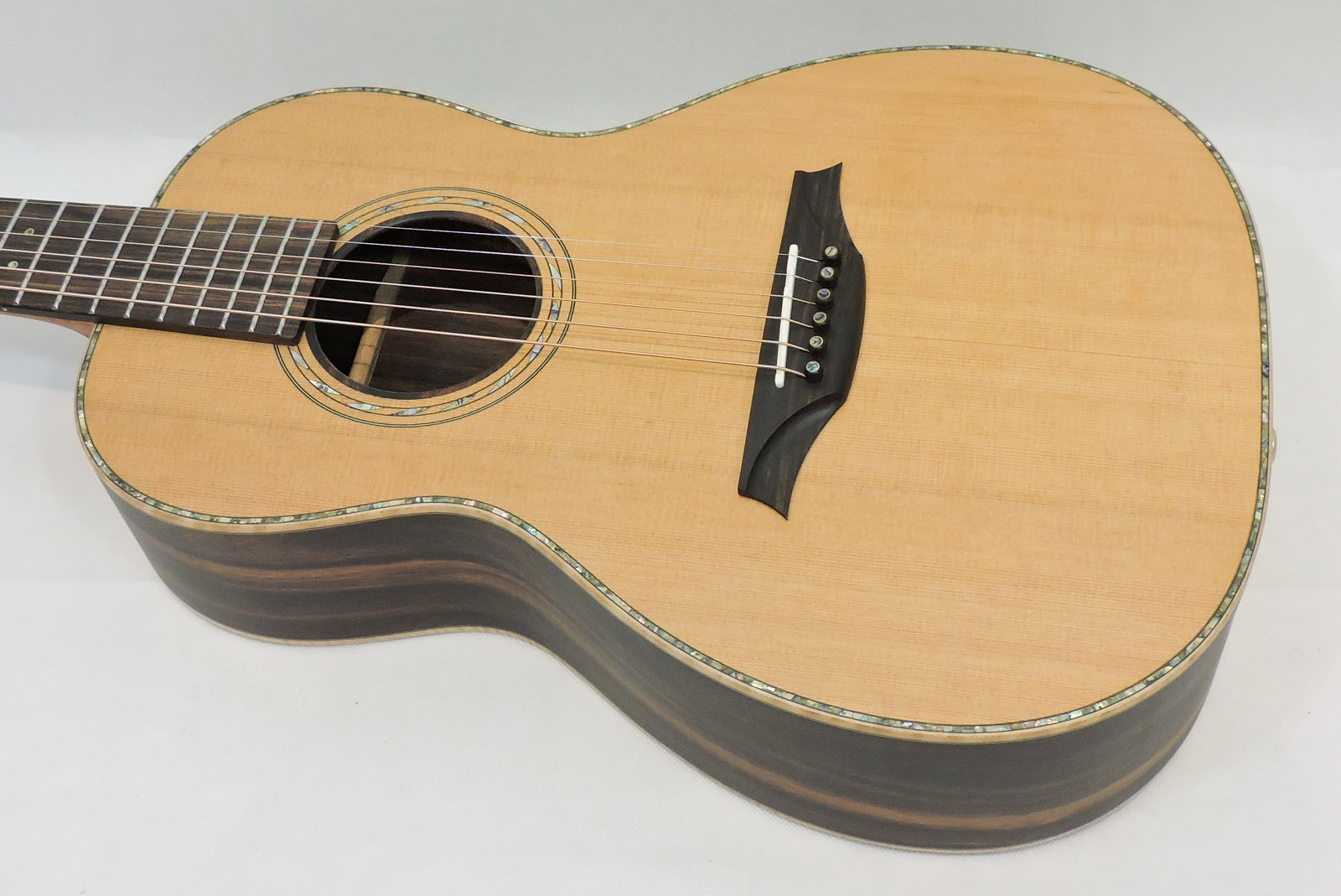 Bromo BAR6E Parlour Guitar