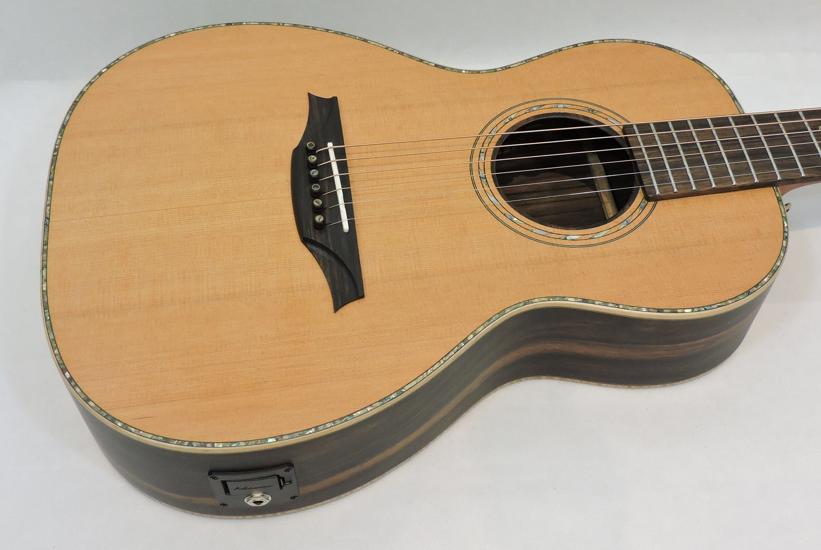 Bromo BAR6E Parlour Guitar