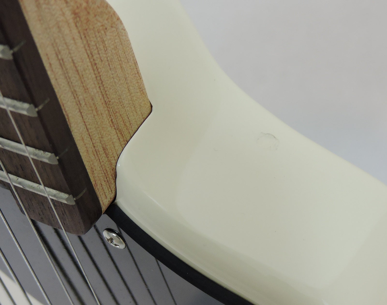 Carry-On ST 'Travel' Guitar. White. By Blackstar including Gig Bag