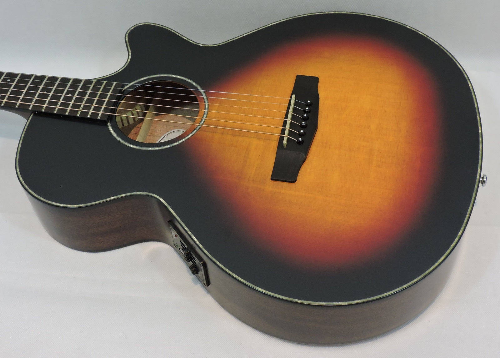 Cort SFXE 3-Tone Sunburst