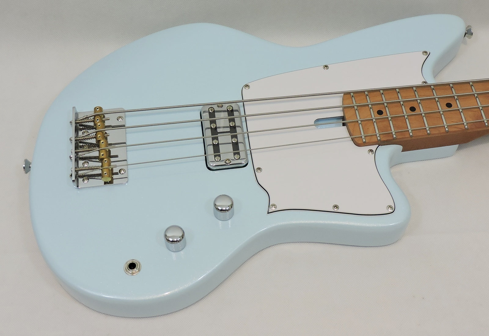Ashdown Capri Short Scale 'Roasted Series' Bass, Sparkle Ice Blue