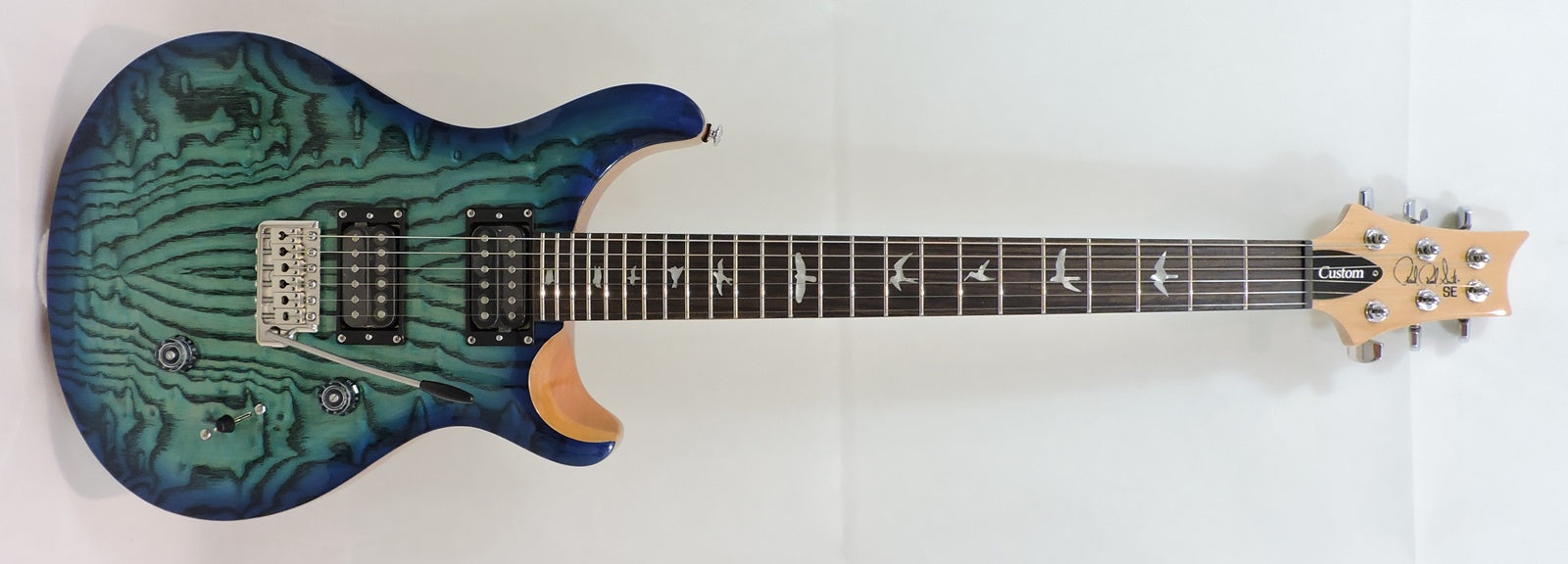 PRS SE Custom 24 Burled Ash Lake Blue. Limited Edition