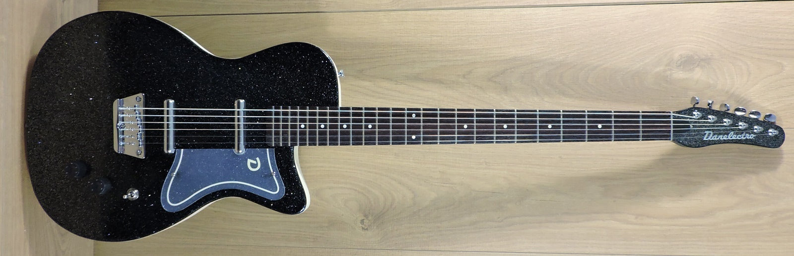 Danelectro DGB56 '56 Baritone Black Sparkle