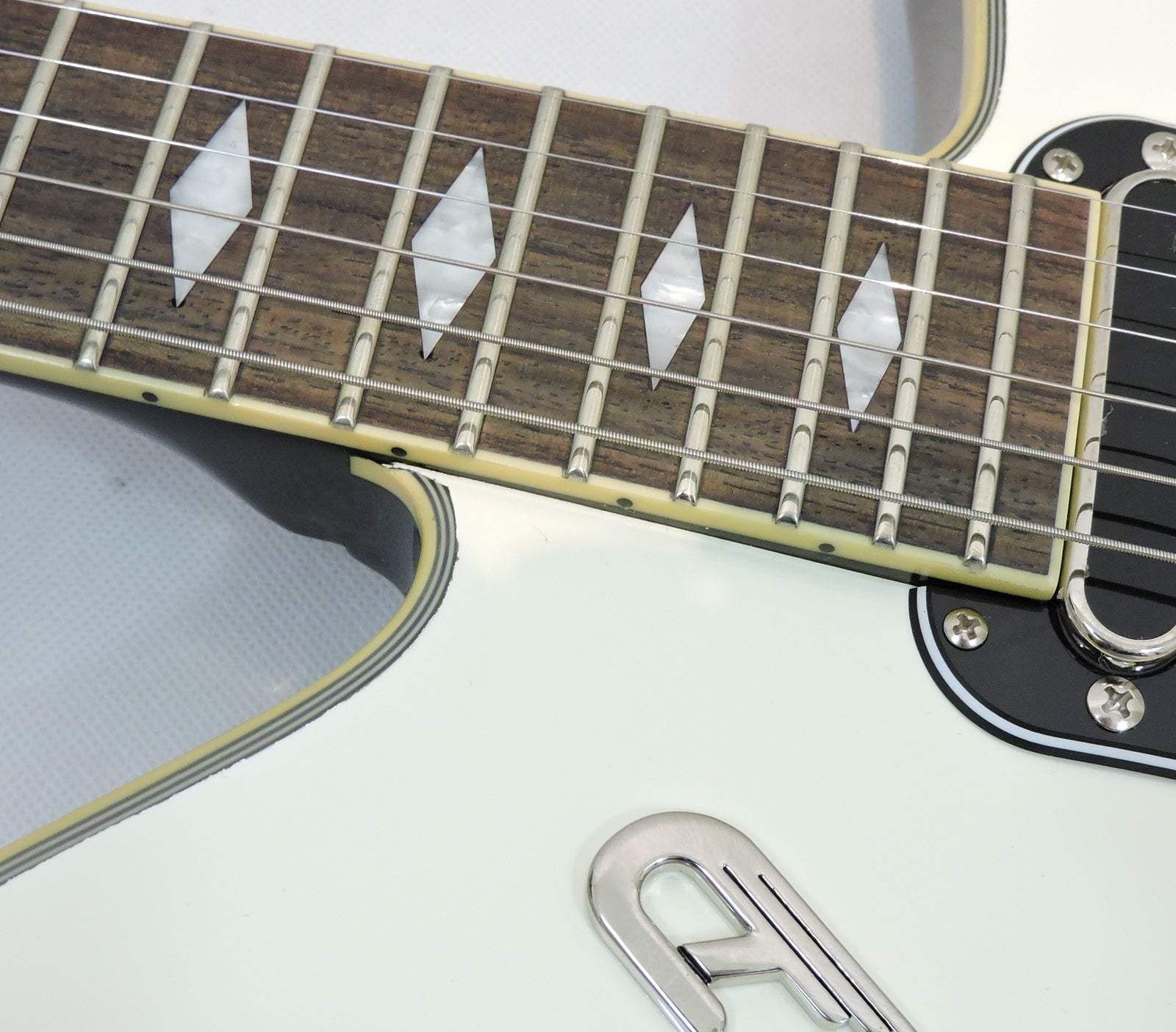 Duesenberg Paloma. White