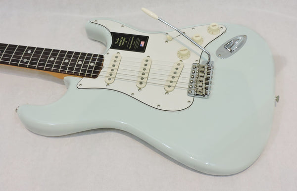 Fender American Vintage II 1965 Stratocaster®, Round-Lam Rosewood Fingerboard, Sonic Blue