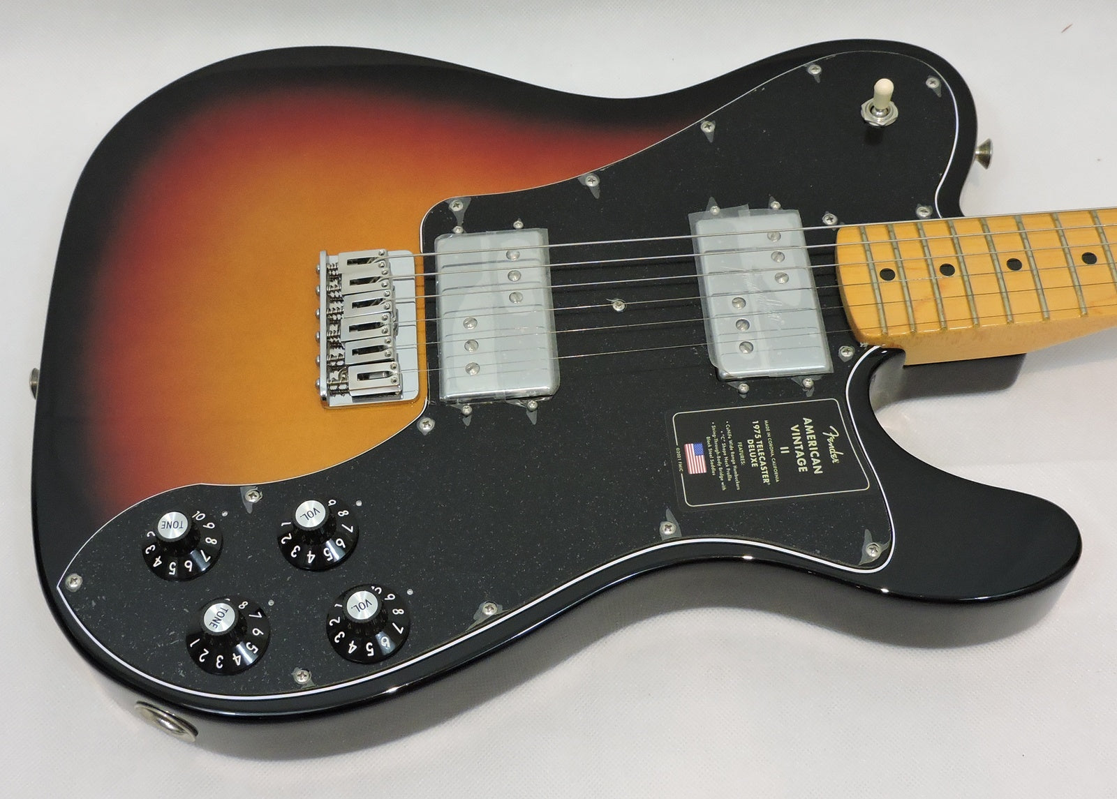 Fender American Vintage II 1975 Telecaster Deluxe. Sunburst MN