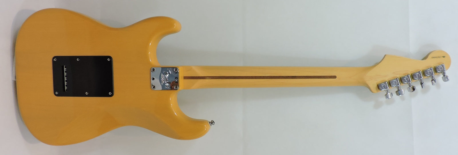 Fender American Series Stratocaster. Butterscotch Blonde