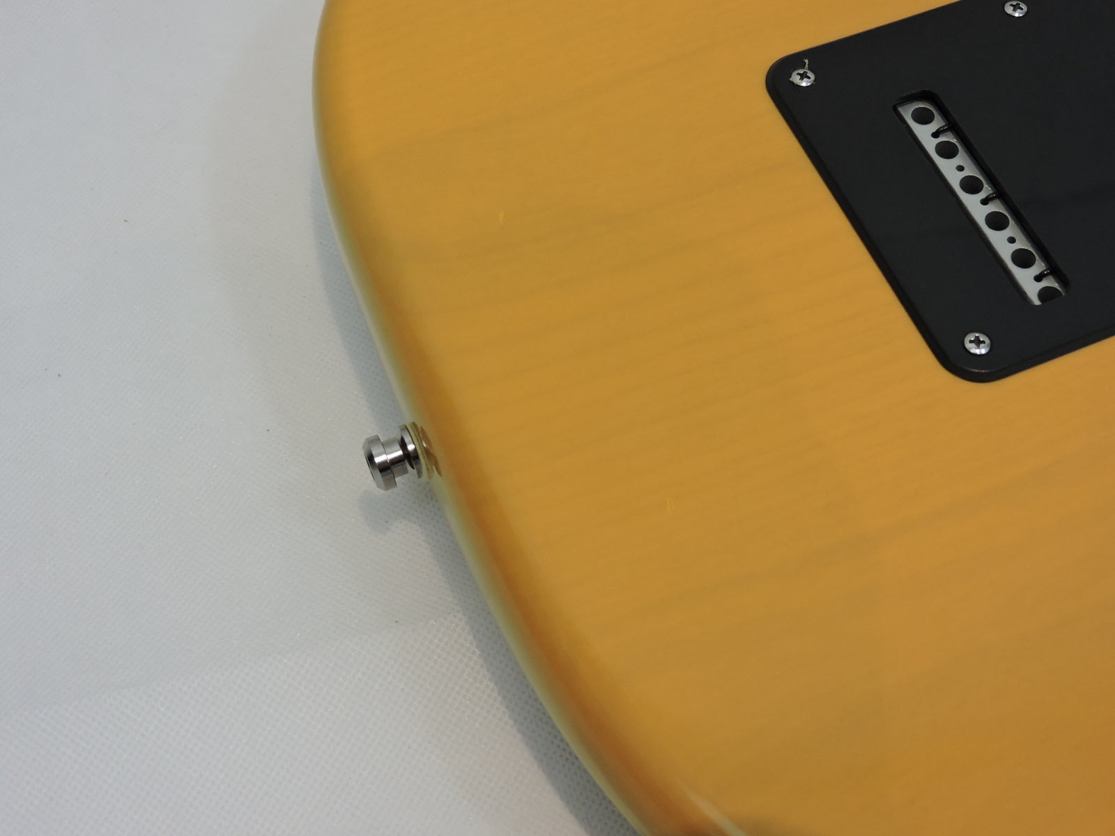 Fender American Series Stratocaster. Butterscotch Blonde