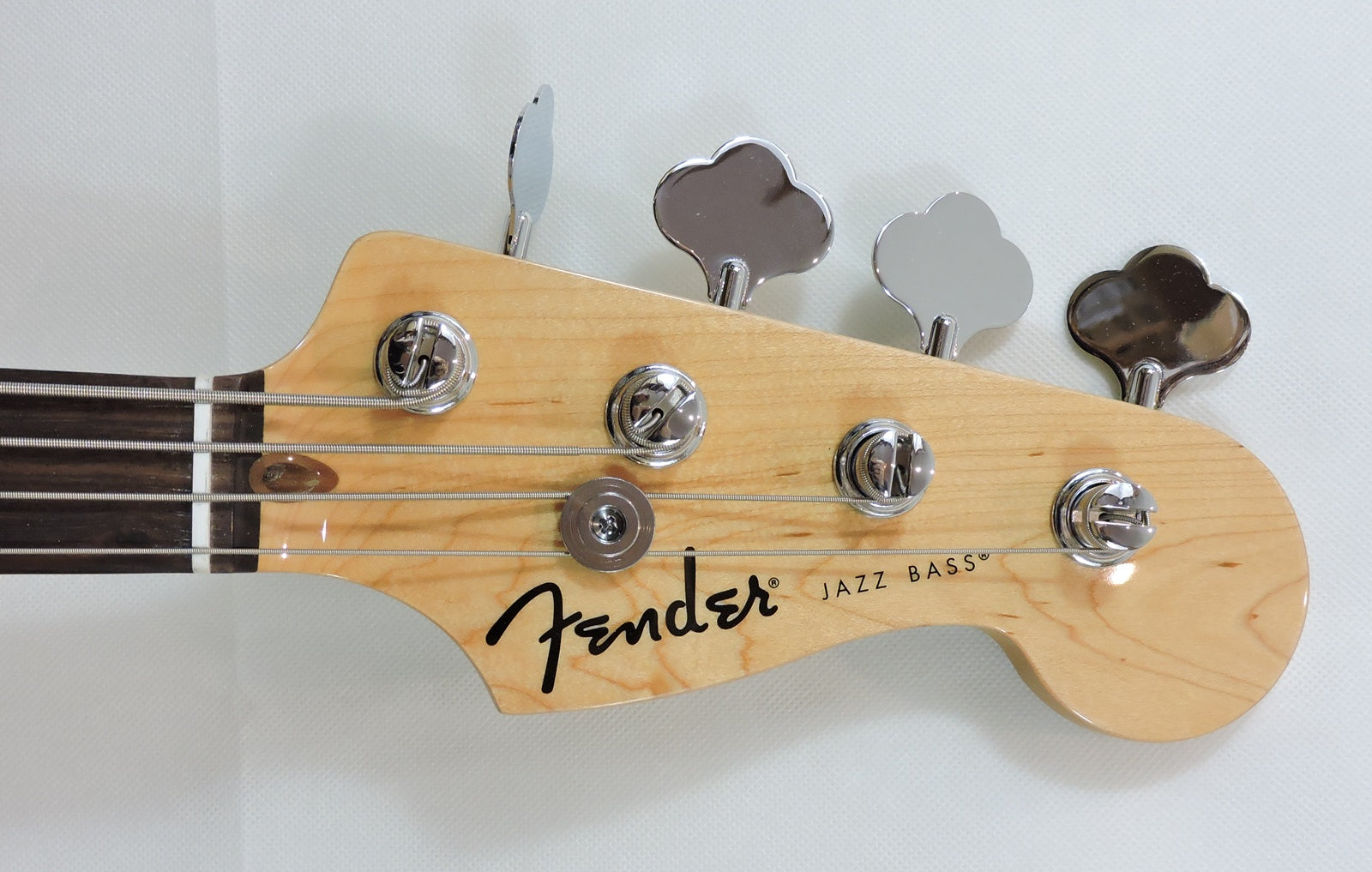 Fender Standard Jazz Bass®, Olympic White