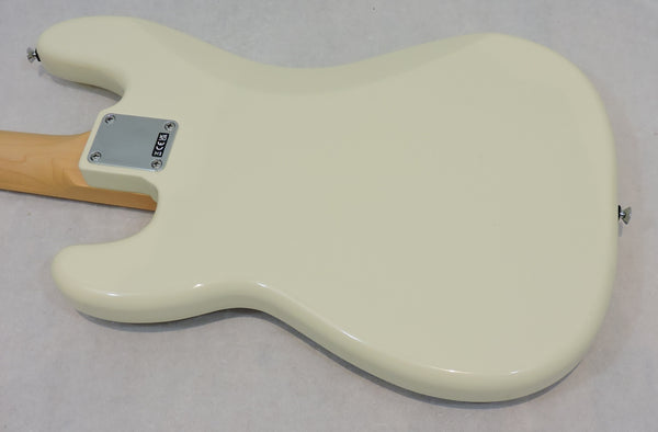 Fender Standard Precision Bass®, Maple Fingerboard, Olympic White