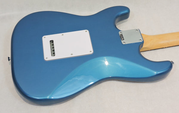 Fender Standard Stratocaster, Laurel Fingerboard, White Pickguard, Aqua Marine Metallic