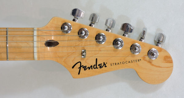 Fender Standard Stratocaster, Maple Fingerboard, Olympic White