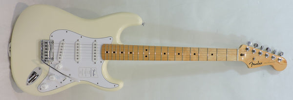 Fender Standard Stratocaster, Maple Fingerboard, Olympic White