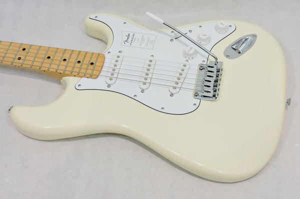 Fender Standard Stratocaster, Maple Fingerboard, Olympic White