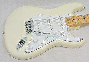 Fender Standard Stratocaster, Maple Fingerboard, Olympic White