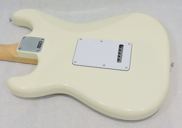 Fender Standard Stratocaster, Maple Fingerboard, Olympic White