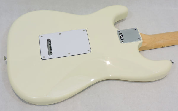 Fender Standard Stratocaster, Maple Fingerboard, Olympic White