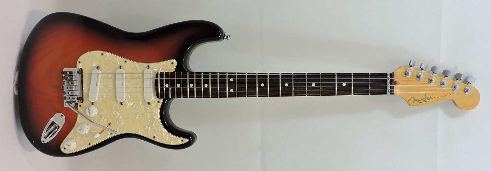 Fender Stratocaster PLUS USA ギター Fender USA Deluxe Strat Plus 1997 - Used – Langley Guitar Centre